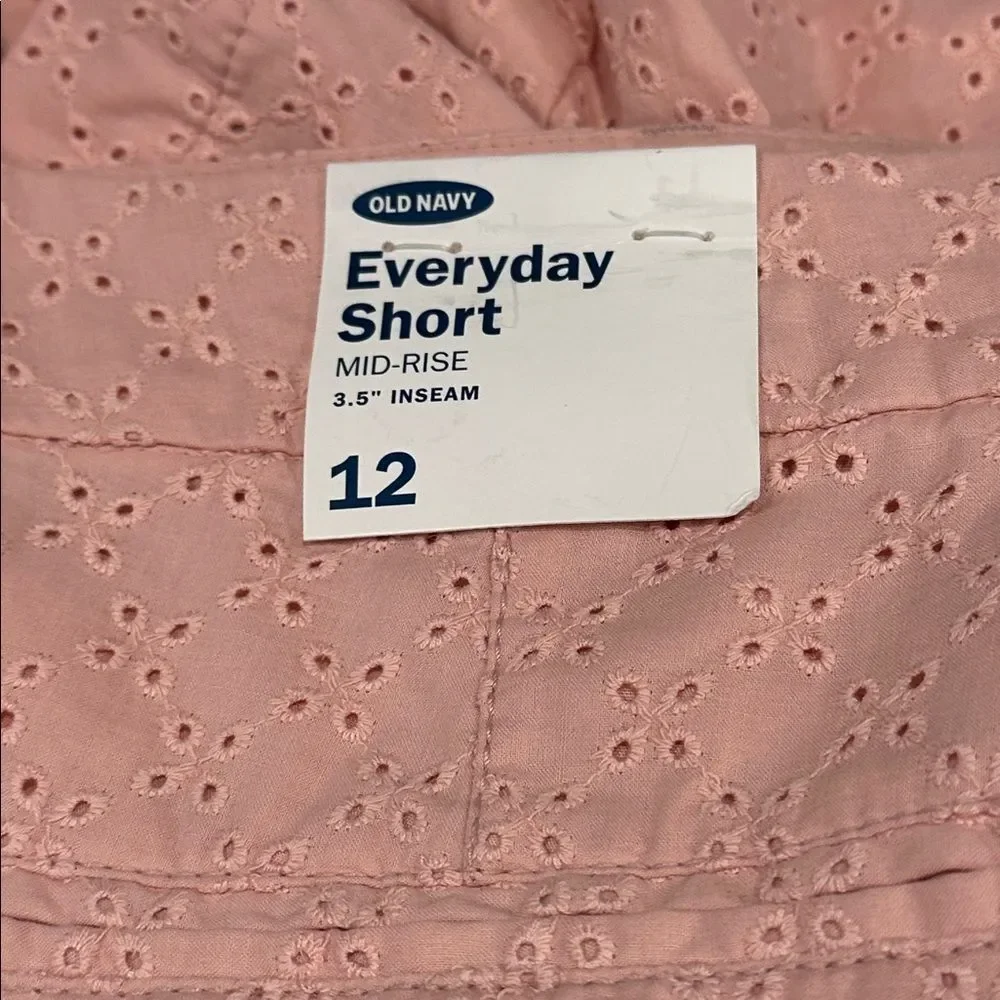 Old Navy Pink Eyelet Everyday Short NEW 3.5” Mid Rise Size 12 Pink Style 581992